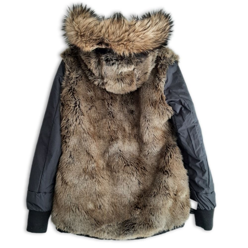 Aritzia Black Ski & Snow Jacket with Faux Fur Trim - Picture 10 of 16
